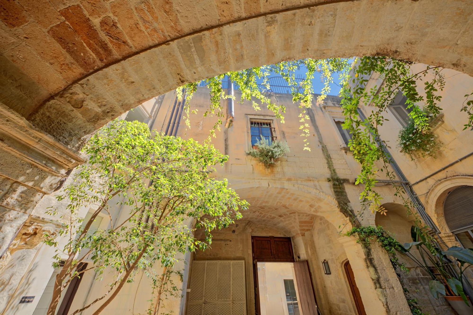 Bed and Breakfast Palazzo Persone Dimora Storica Лечче Экстерьер фото